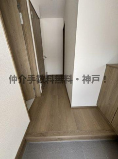 【玄関】 | 神戸市垂水区桃山台4丁目　新築戸建A号棟　仲介手数料無料！ | ゆったりとした玄関です