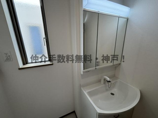【独立洗面台】 | 神戸市垂水区桃山台4丁目　新築戸建A号棟　仲介手数料無料！ | 独立洗面化粧台が付いています