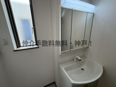 【独立洗面台】 | 神戸市垂水区桃山台4丁目　新築戸建A号棟　仲介手数料無料！ | 独立洗面化粧台が付いています