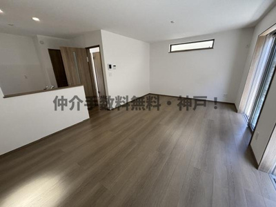【居間・リビング】 | 神戸市垂水区桃山台4丁目　新築戸建A号棟　仲介手数料無料！ | 居間です