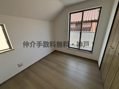 【洋室】 | 神戸市垂水区桃山台4丁目　新築戸建A号棟　仲介手数料無料！ | 個人の部屋や寝室として使える洋室です
