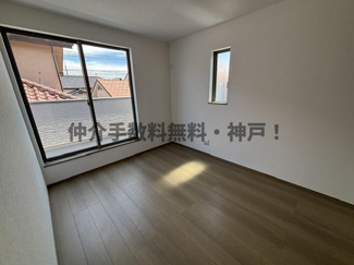 【洋室】 | 神戸市垂水区桃山台4丁目　新築戸建A号棟　仲介手数料無料！ | 個人の部屋や寝室として使える洋室です