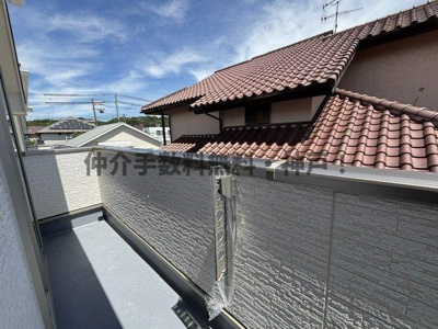 【バルコニー】 | 神戸市垂水区桃山台4丁目　新築戸建A号棟　仲介手数料無料！ | 外からの目が気にならないバルコニーで洗濯物が干せます