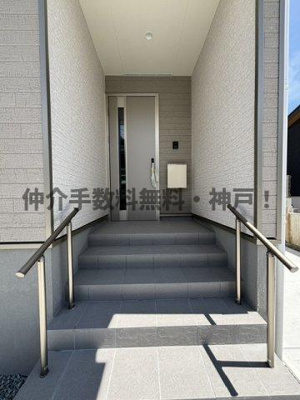 【玄関】 | 神戸市垂水区桃山台4丁目　新築戸建A号棟　仲介手数料無料！ | 毎日通る玄関はこちらです