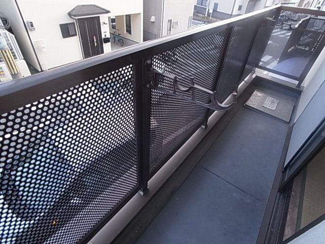 神戸市長田区前原町２丁目のアパートのバルコニー