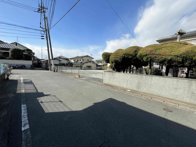 ブルーミングガーデン／北区楡木4丁目／2号棟の前面道路含む現地写真