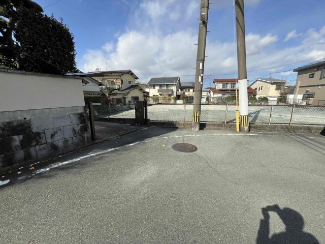 ブルーミングガーデン／北区楡木4丁目／2号棟の前面道路含む現地写真