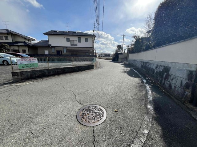 ブルーミングガーデン／北区楡木4丁目／2号棟の前面道路含む現地写真
