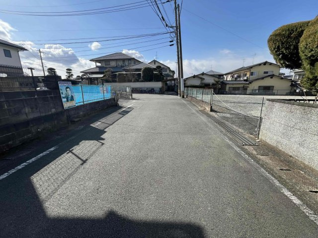 ブルーミングガーデン／北区楡木4丁目／2号棟の前面道路含む現地写真