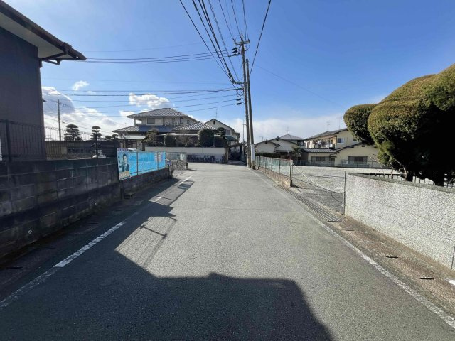 ブルーミングガーデン／北区楡木4丁目／2号棟の前面道路含む現地写真