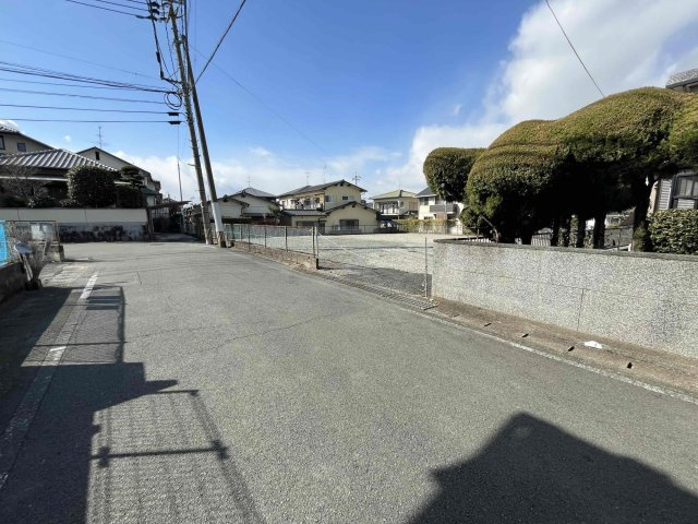ブルーミングガーデン／北区楡木4丁目／2号棟の前面道路含む現地写真