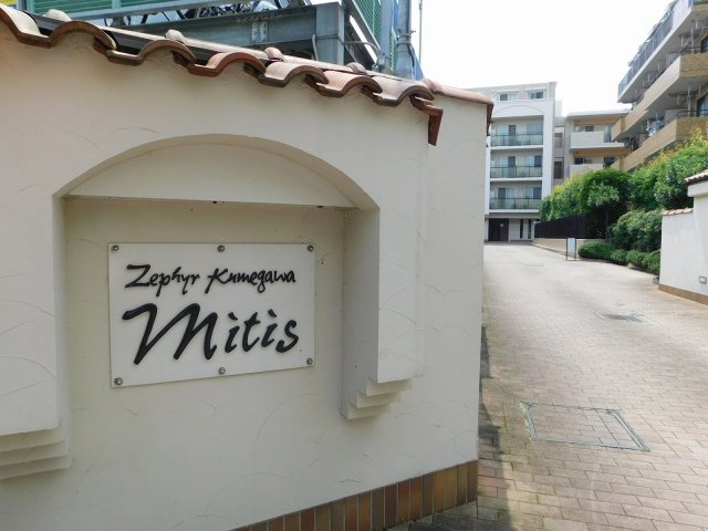 ゼファー久米川ミーティスのエントランス