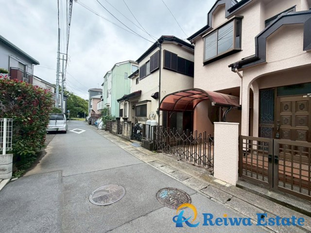 売地　茅ヶ崎市松林3丁目の前面道路含む現地写真