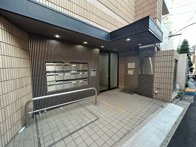 アクト西ヶ原のエントランス