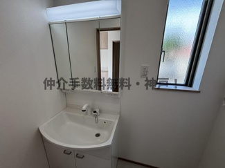 【独立洗面台】 | 神戸市垂水区桃山台4丁目　新築戸建B号棟　仲介手数料無料！ | 独立洗面台です