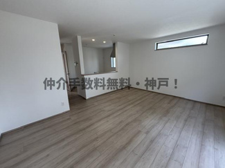 【居間・リビング】 | 神戸市垂水区桃山台4丁目　新築戸建B号棟　仲介手数料無料！ | 居間です