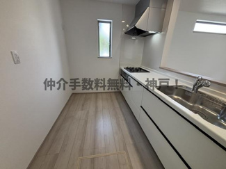 【キッチン】 | 神戸市垂水区桃山台4丁目　新築戸建B号棟　仲介手数料無料！ | お料理しやすいキッチンです