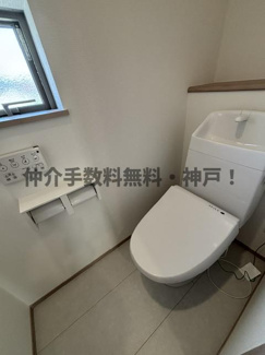 【トイレ】 | 神戸市垂水区桃山台4丁目　新築戸建B号棟　仲介手数料無料！ | 落ち着いたトイレです