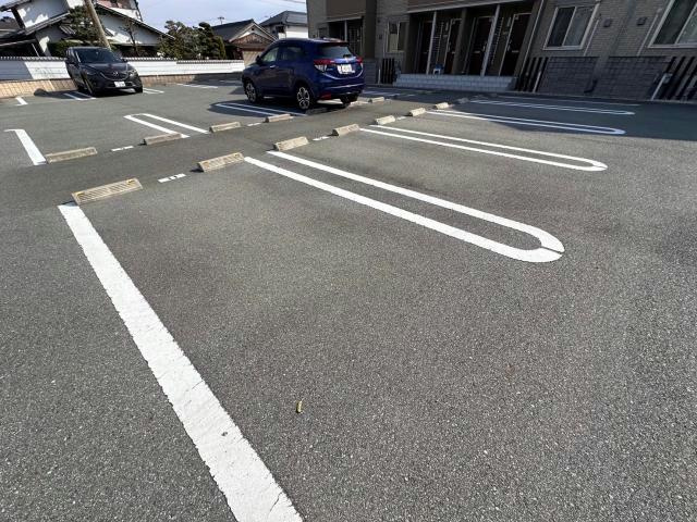 プレミアの駐車場