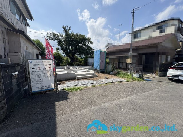茅ヶ崎市円蔵２丁目　新築戸建　全１棟の前面道路含む現地写真|令和8年8月9日撮影（建築中）