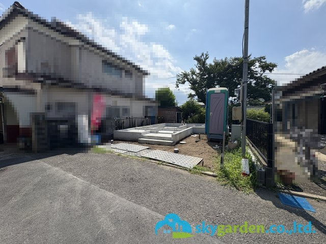 茅ヶ崎市円蔵２丁目　新築戸建　全１棟の前面道路含む現地写真|令和8年8月9日撮影（建築中）