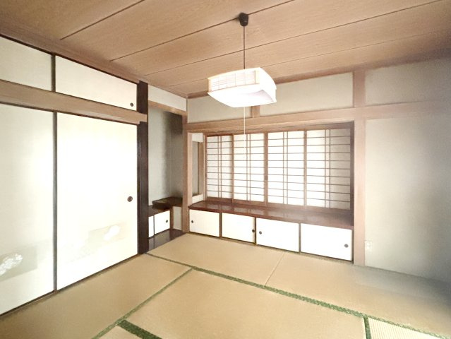 厚木市飯山南１丁目戸建の和室|1階和室、床の間、収納