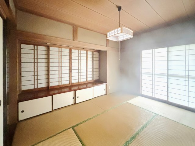 厚木市飯山南１丁目戸建の和室|1階和室、収納豊富