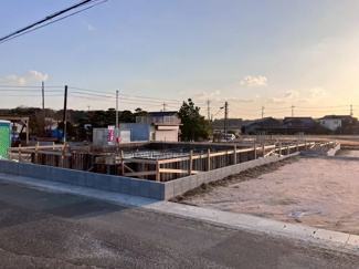 【前面道路含む現地写真】