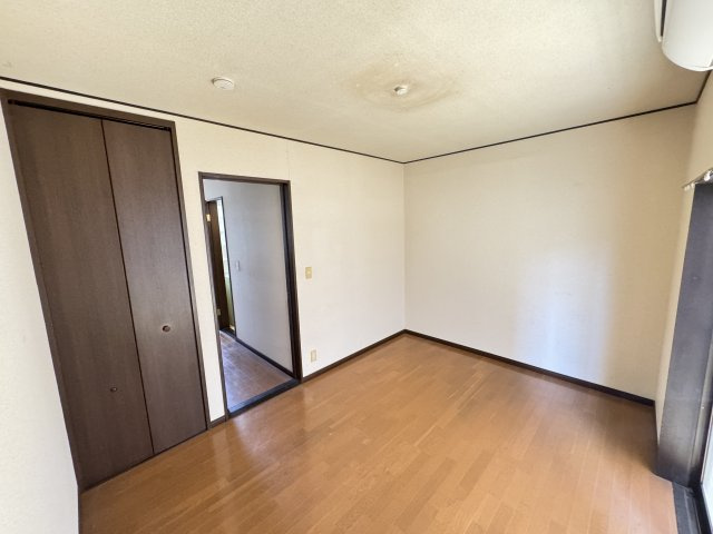 サニーハイツ三枝の洋室