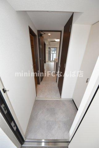 エステムコート堺筋本町の玄関