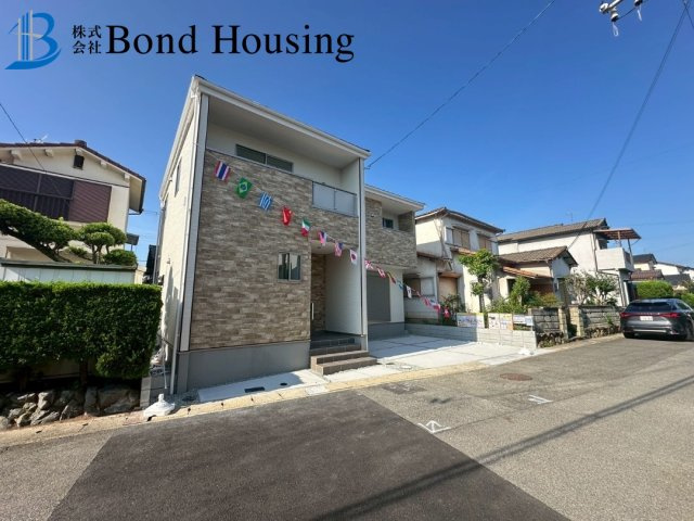 WIC２か所付き　2面バルコニー　西区福吉台１丁目　新築戸建の前面道路含む現地写真
