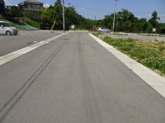 【前面道路含む現地写真】 | 川西市清和台東2丁目4の14　建築条件無土地