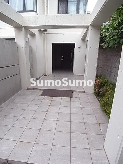 フラッツ塚口のエントランス