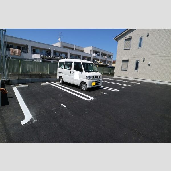 ラフィーネ徳庵の駐車場