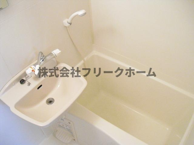 小金井市本町３丁目の賃貸マンションの浴室