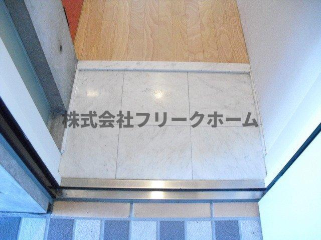 小金井市本町３丁目の賃貸マンションの玄関