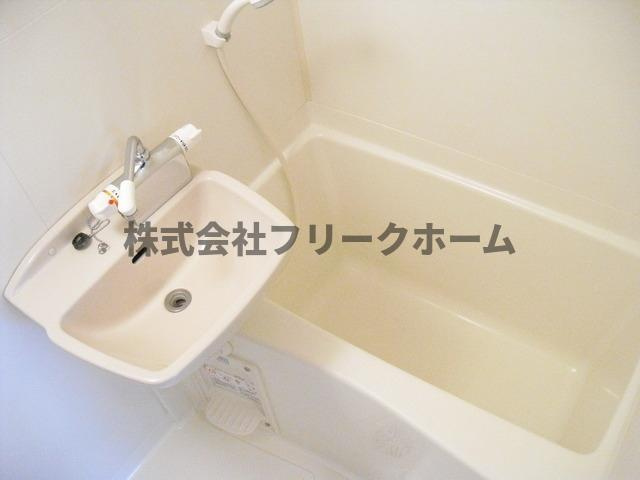 小金井市本町３丁目の賃貸マンションの浴室