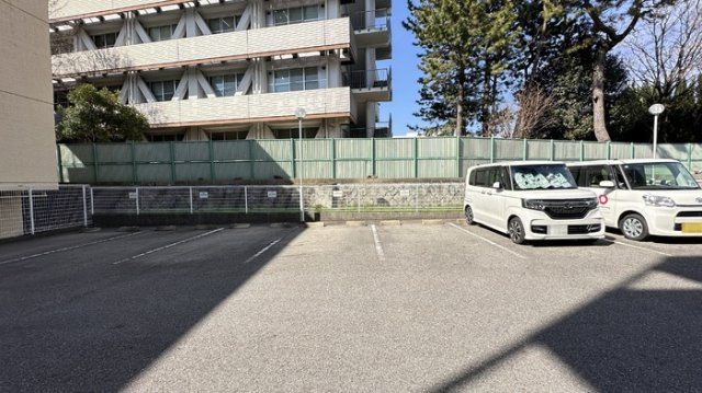 ヴィラパーク鶴舞の駐車場