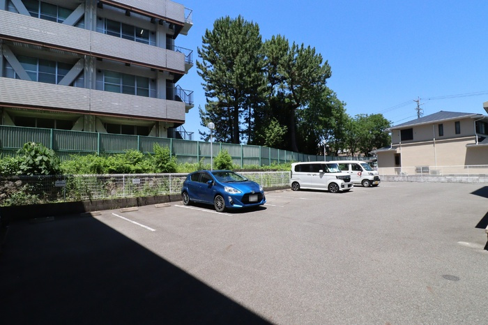 ヴィラパーク鶴舞の駐車場