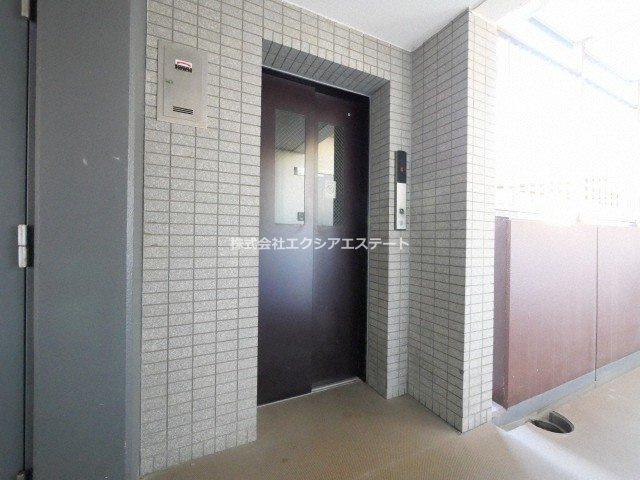 大阪市阿倍野区松崎町３丁目の賃貸マンションのロビー