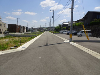 【前面道路含む現地写真】 | 川西市清和台東2丁目4の14　建築条件無土地