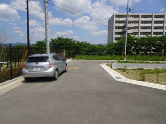 【前面道路含む現地写真】 | 川西市清和台東2丁目4の14　建築条件無土地