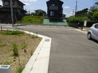 【前面道路含む現地写真】 | 川西市清和台東2丁目4の14　建築条件無土地
