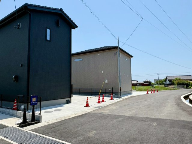 「サウナ付き分譲住宅」南国市大そね甲2号地　新築一戸建ての前面道路含む現地写真