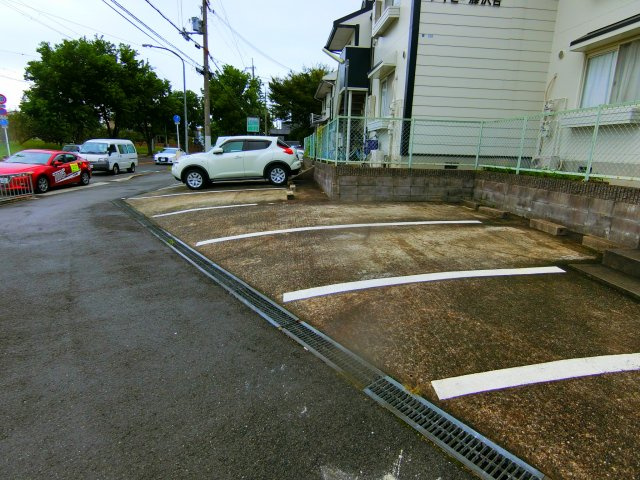 アイビー藤沢台の駐車場