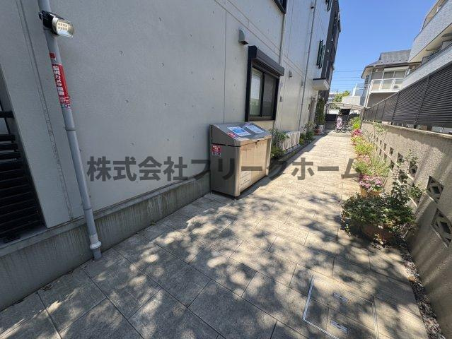 CASA CEREJEIRA（カーサセレジェイラ）のエントランス