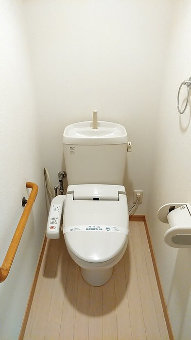 フレグランス　メイビー　B棟のトイレ|温水洗浄付きのトイレです◇