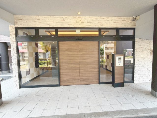 クロード・サンのエントランス|毎日通るエントランスはこのようになっています