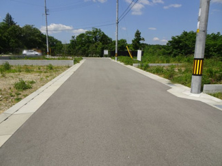 【前面道路含む現地写真】 | 川西市清和台東2丁目4の14　建築条件無土地