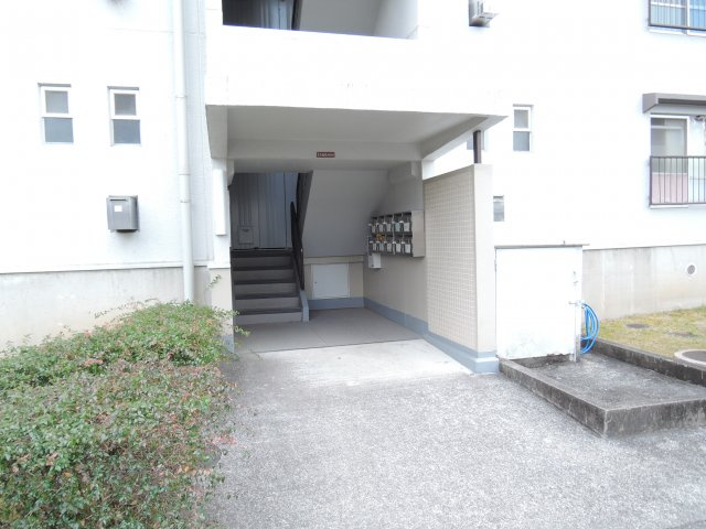 富田団地　73棟のエントランス